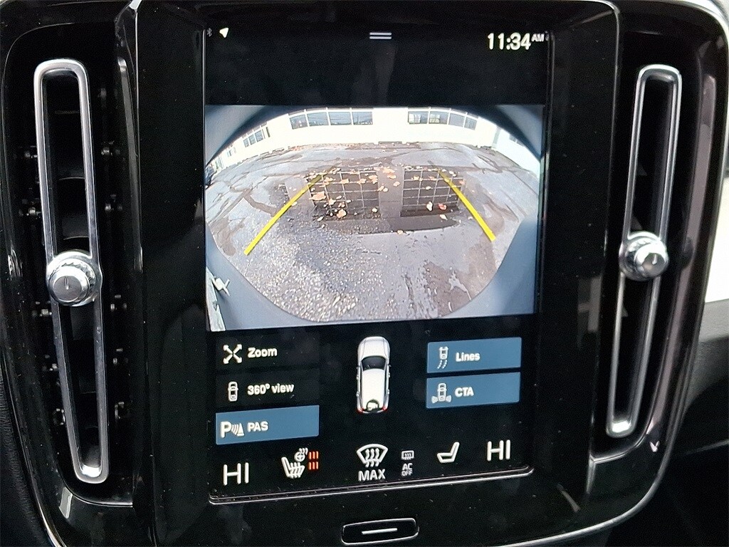 2022 Volvo XC40 Momentum photo 4