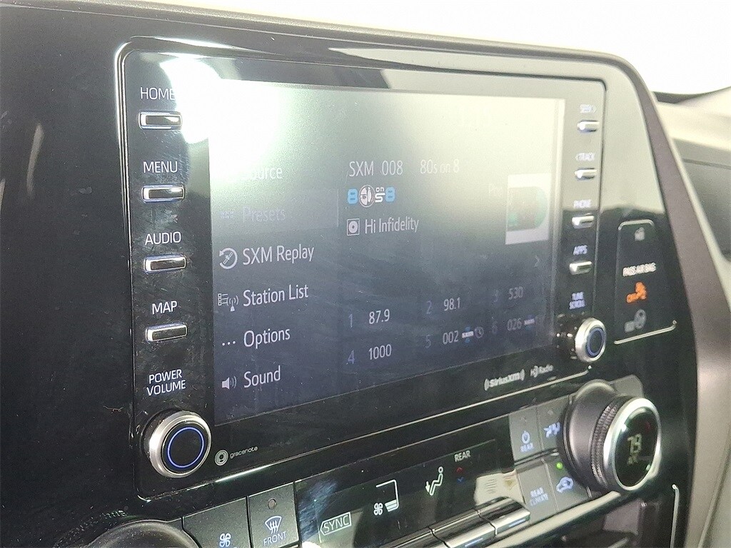 2020 Toyota Highlander LE photo 3