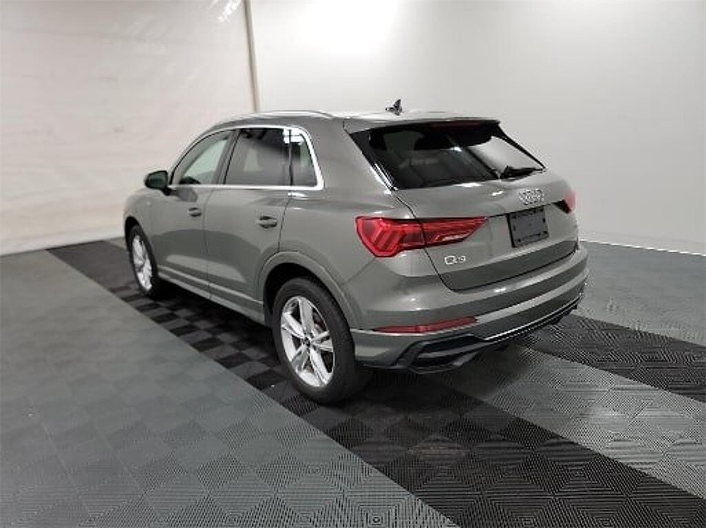 2022 Audi Q3 S line Premium Plus photo 3