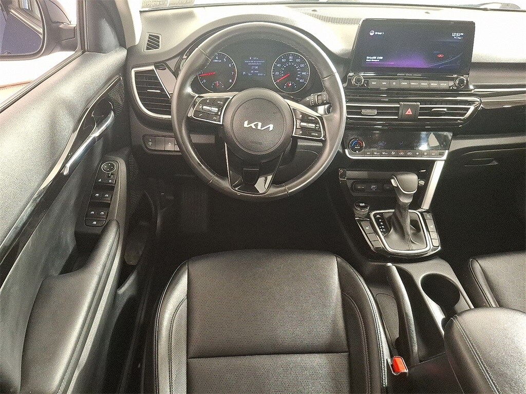 2022 Kia Seltos EX photo 2