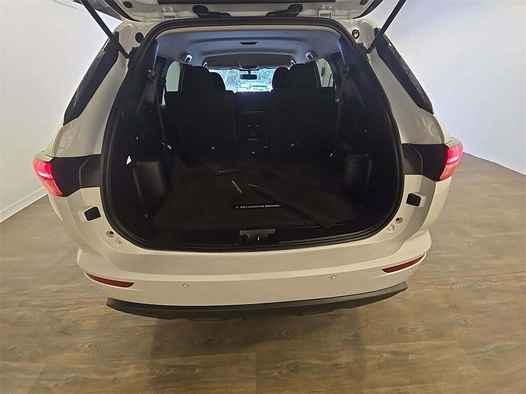 2022 Mitsubishi Outlander ES photo 4