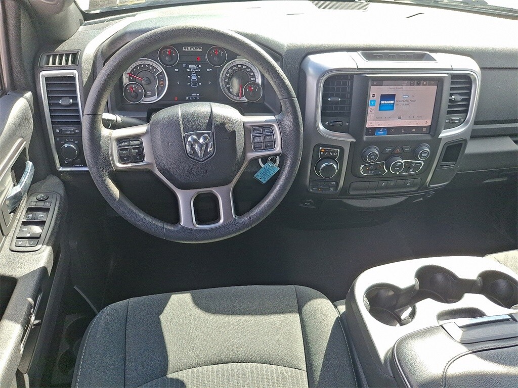 2022 Ram 1500 Classic Warlock photo 2