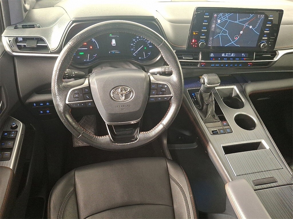 2021 Toyota Sienna XSE photo 2