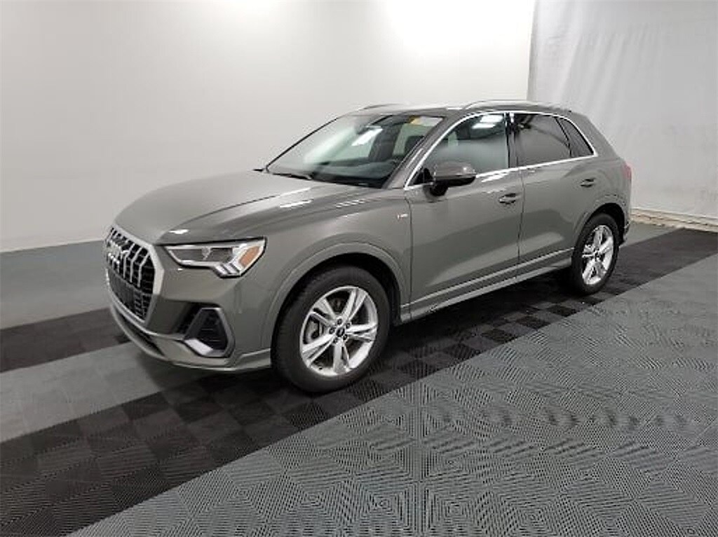 2022 Audi Q3 S line Premium Plus photo 2