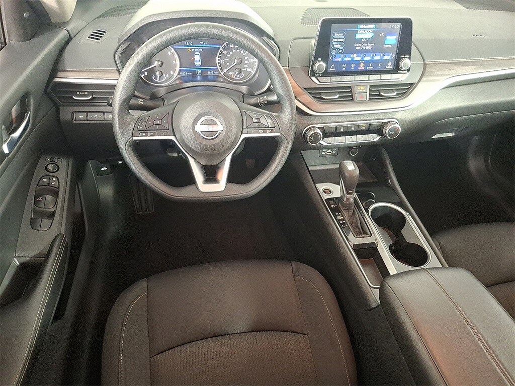 2024 Nissan Altima 2.5 SV photo 2