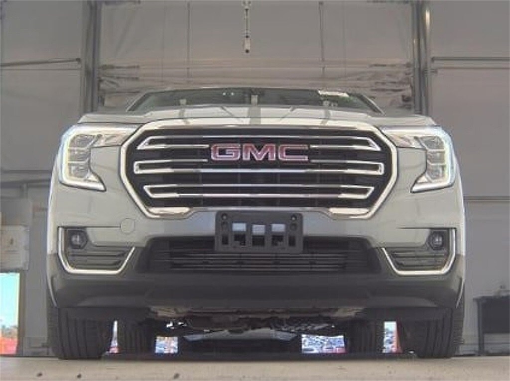 2024 Gmc Terrain SLT photo 2