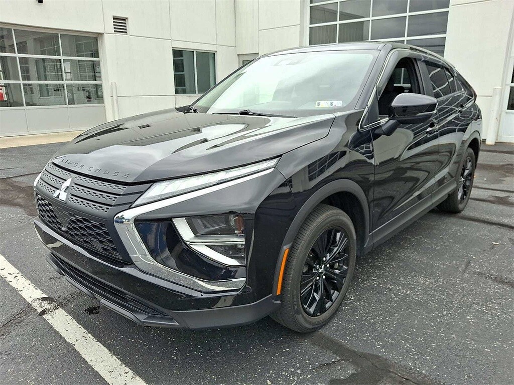 2022 Mitsubishi Eclipse Cross LE photo 3