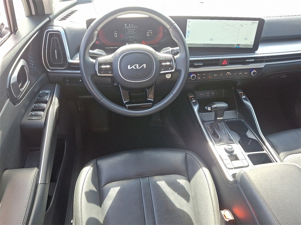 2024 Kia Sorento S photo 2