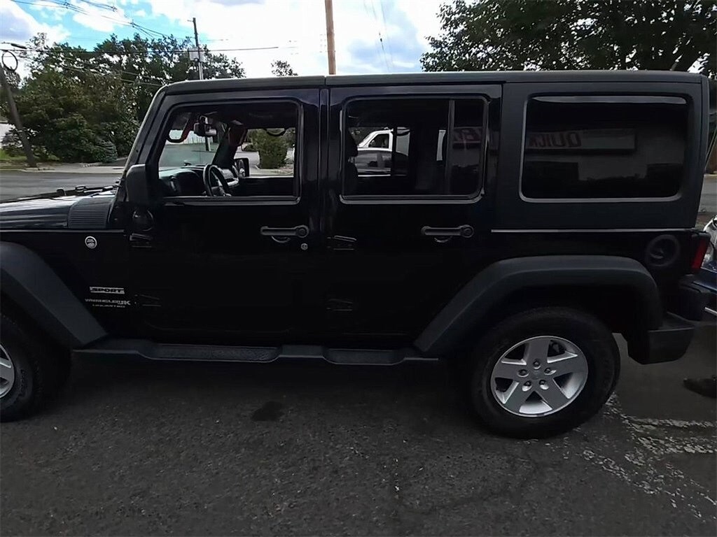 2018 Jeep Wrangler Unlimited Sport photo 3
