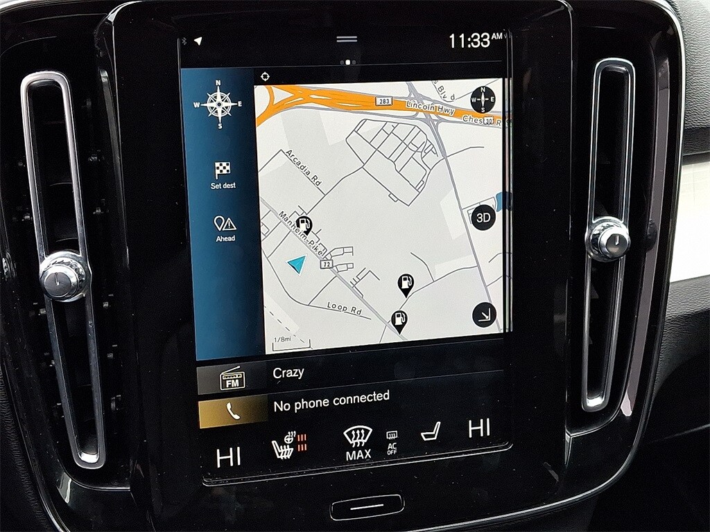 2022 Volvo XC40 Momentum photo 3