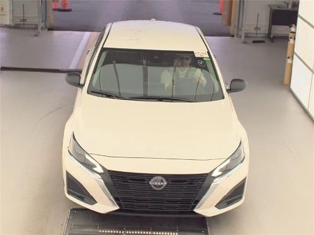 2024 Nissan Altima 2.5 SV photo 2