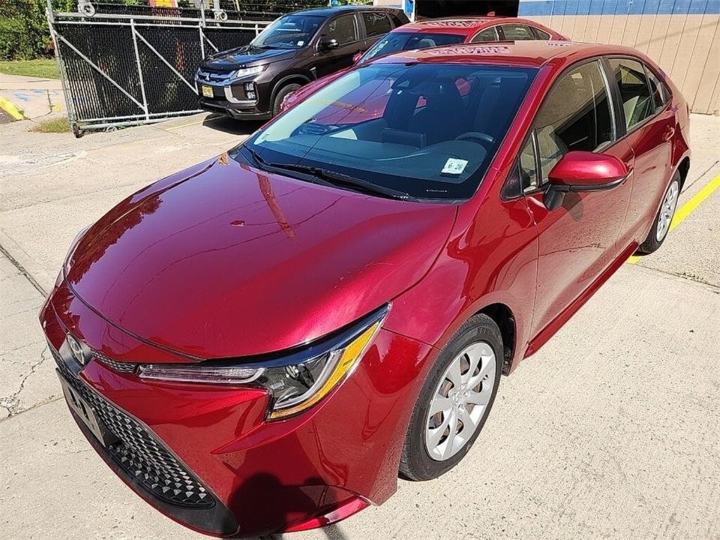 2022 Toyota Corolla LE photo 3