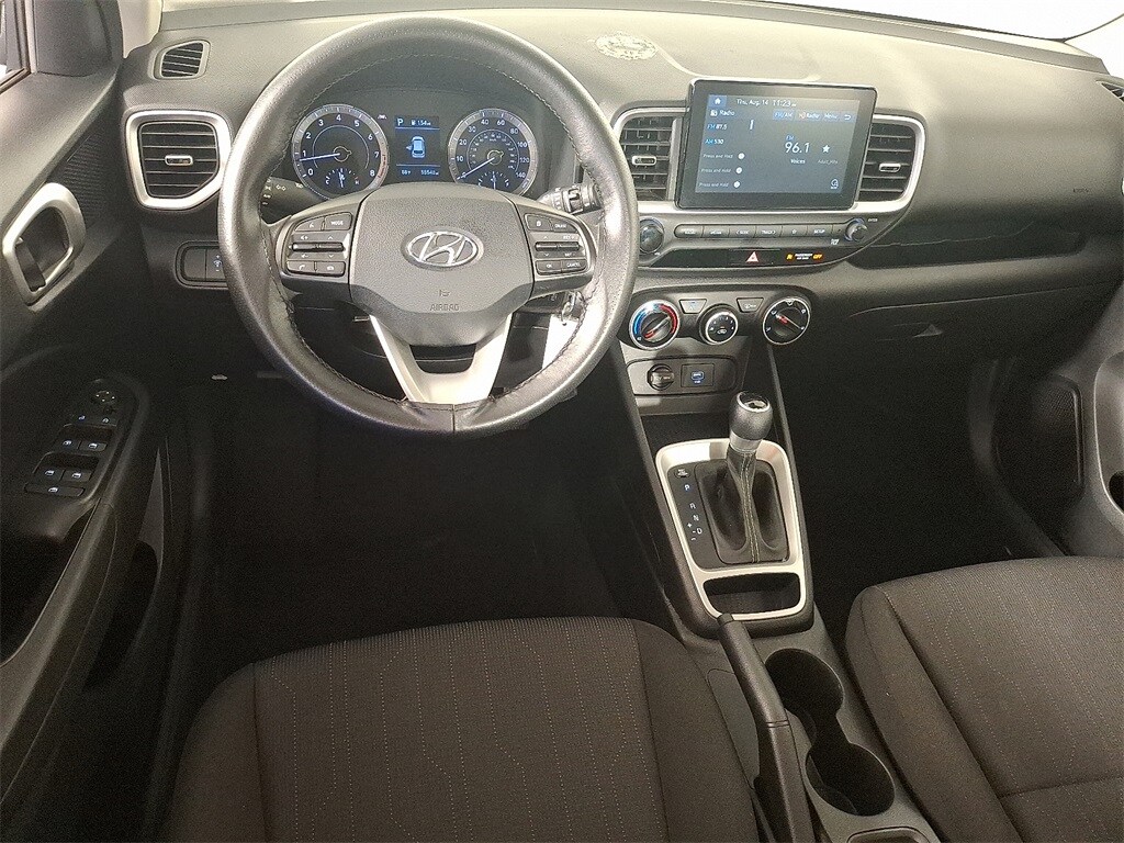 2020 Hyundai Venue SE photo 2