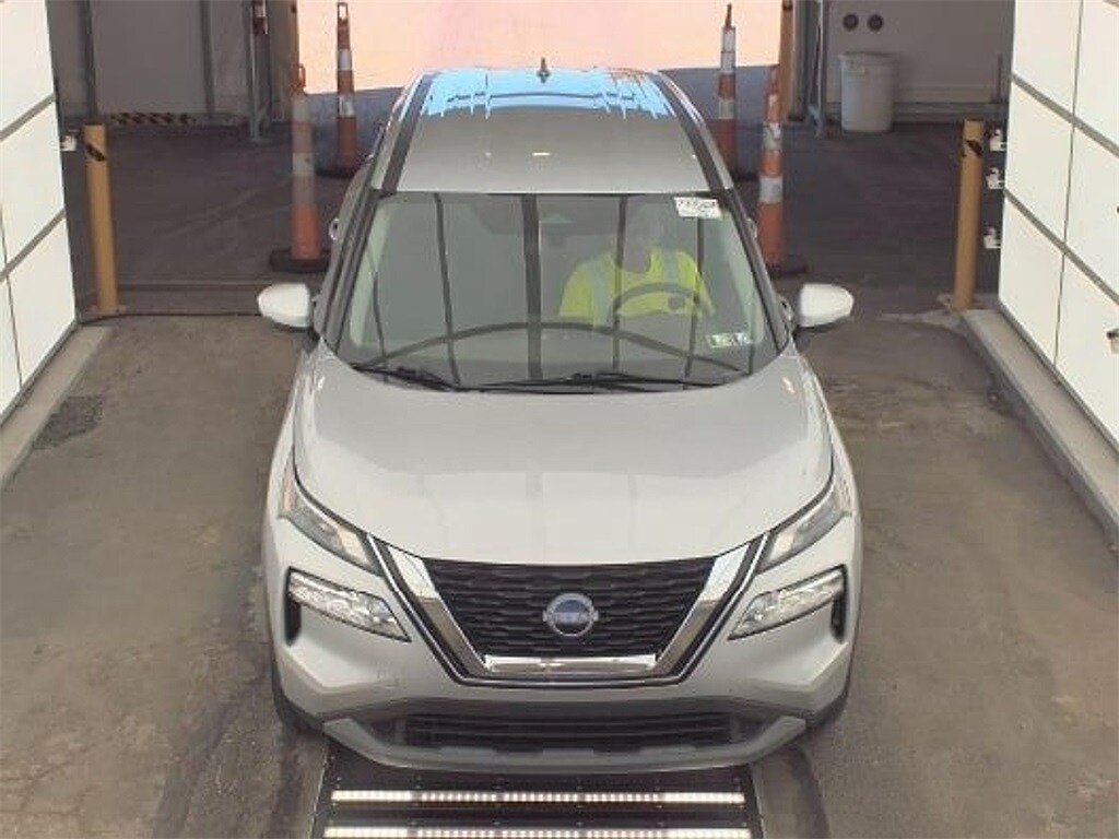 2022 Nissan Rogue SV photo 2