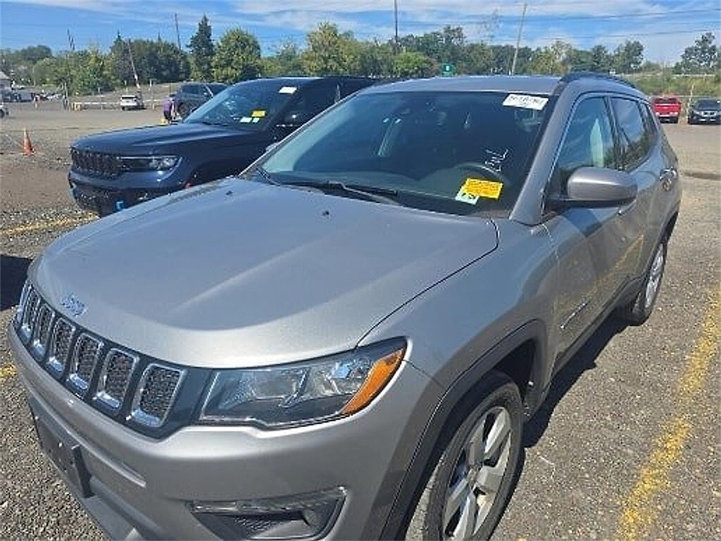 2021 Jeep Compass Latitude photo 2