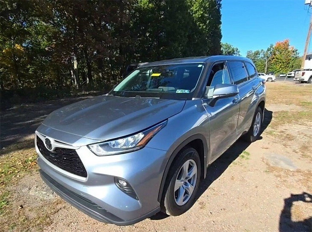 2020 Toyota Highlander LE photo 3