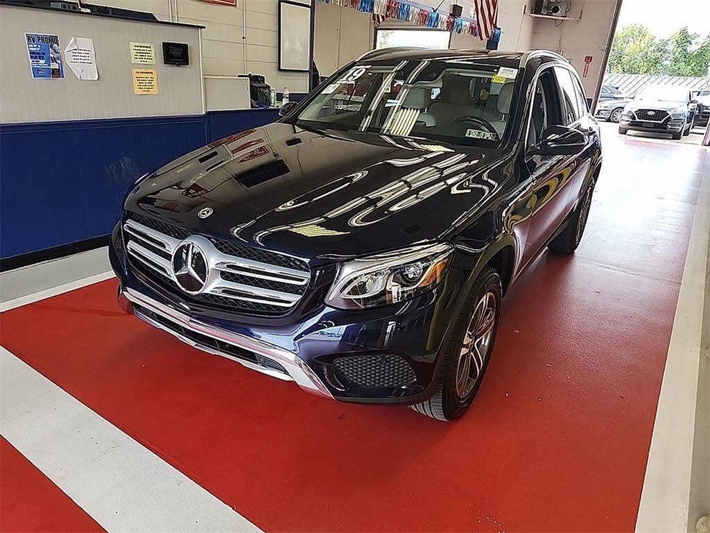 2019 Mercedes Benz GLC 300 4MATIC photo 2