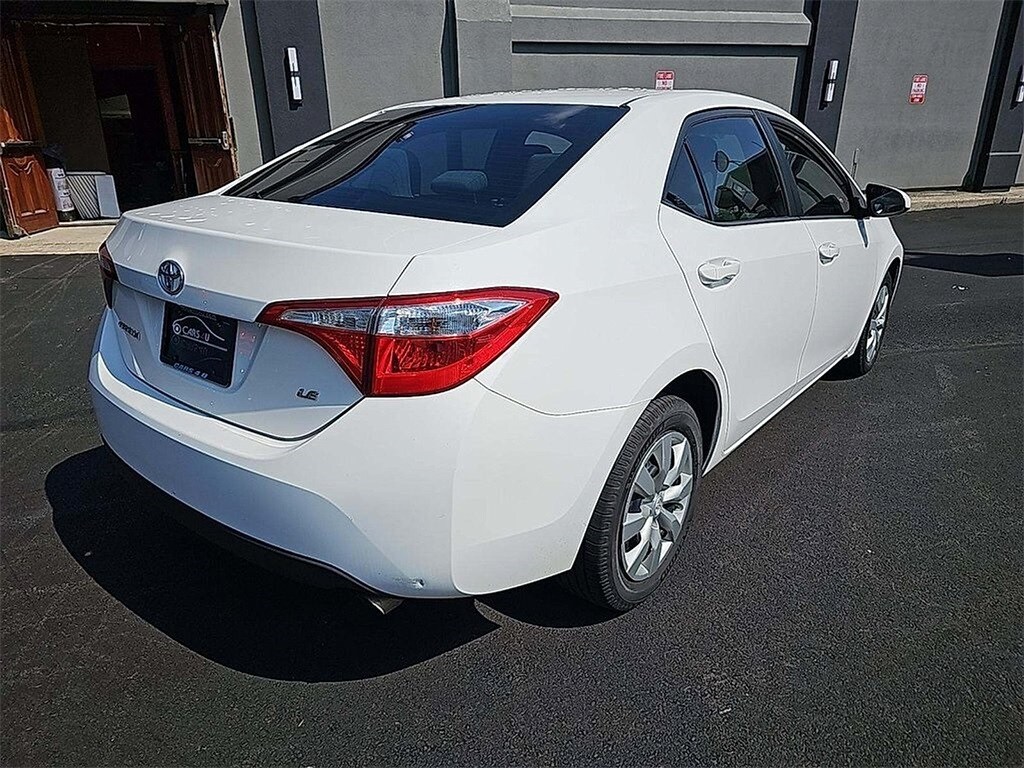 2015 Toyota Corolla LE photo 4