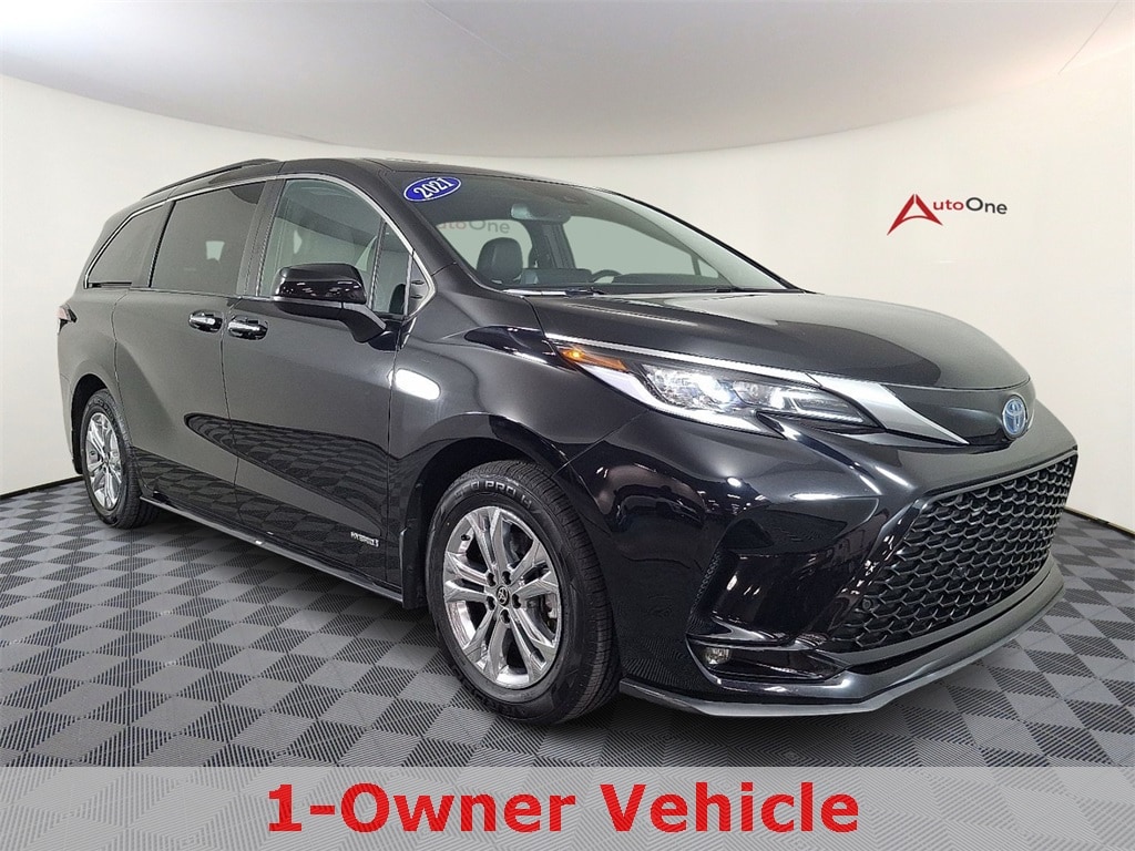 2021 Toyota Sienna XSE's photo
