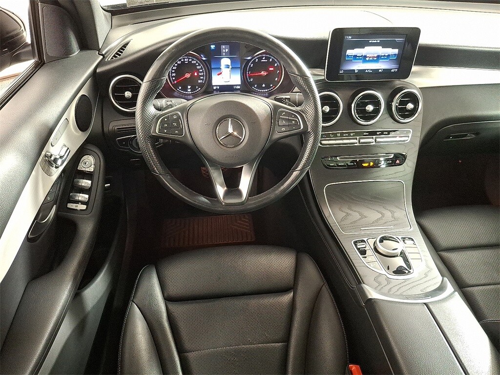 2019 Mercedes Benz GLC 300 4MATIC photo 2