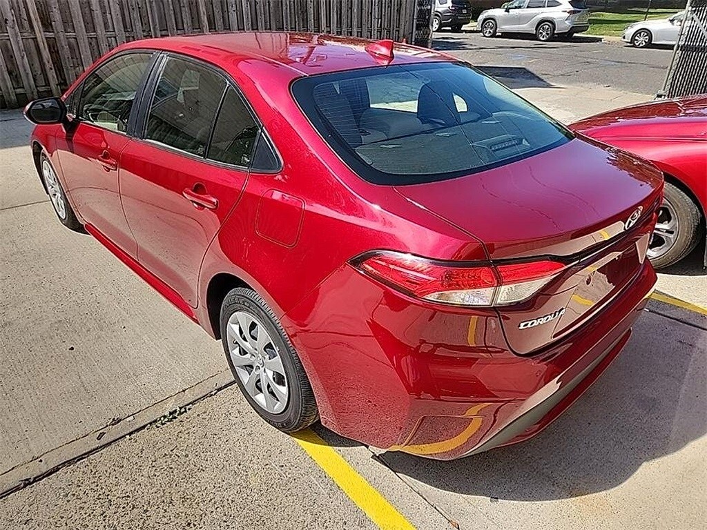 2022 Toyota Corolla LE photo 4