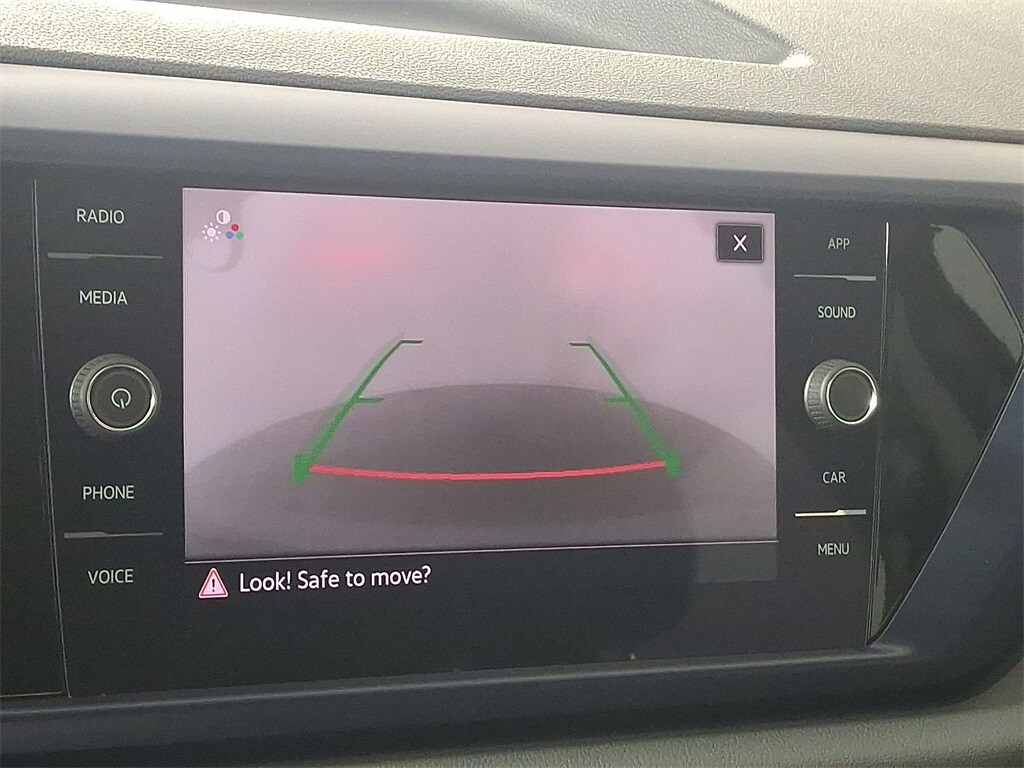 2022 Volkswagen Taos SE photo 4