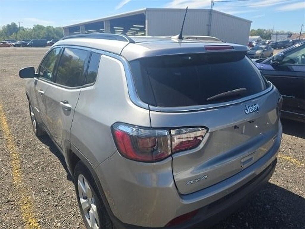 2021 Jeep Compass Latitude photo 3