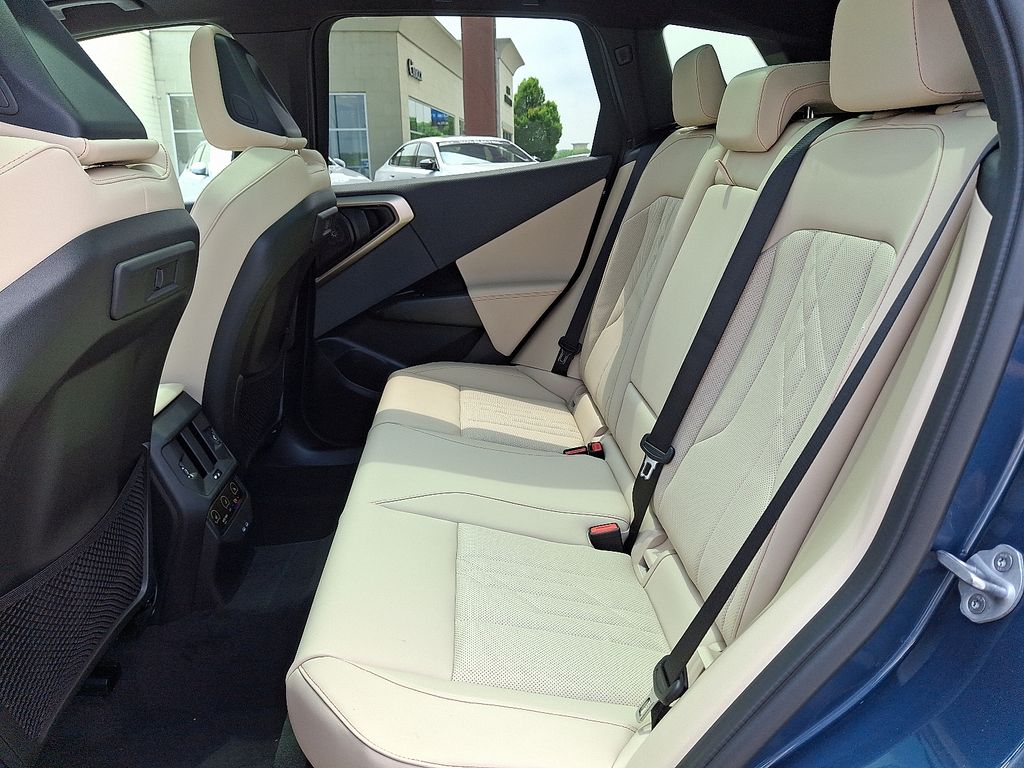 2025 BMW X3 30 - Photo 9