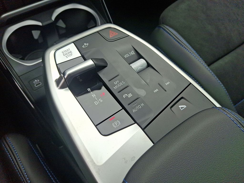 2026 BMW X1 M35i - Photo 13