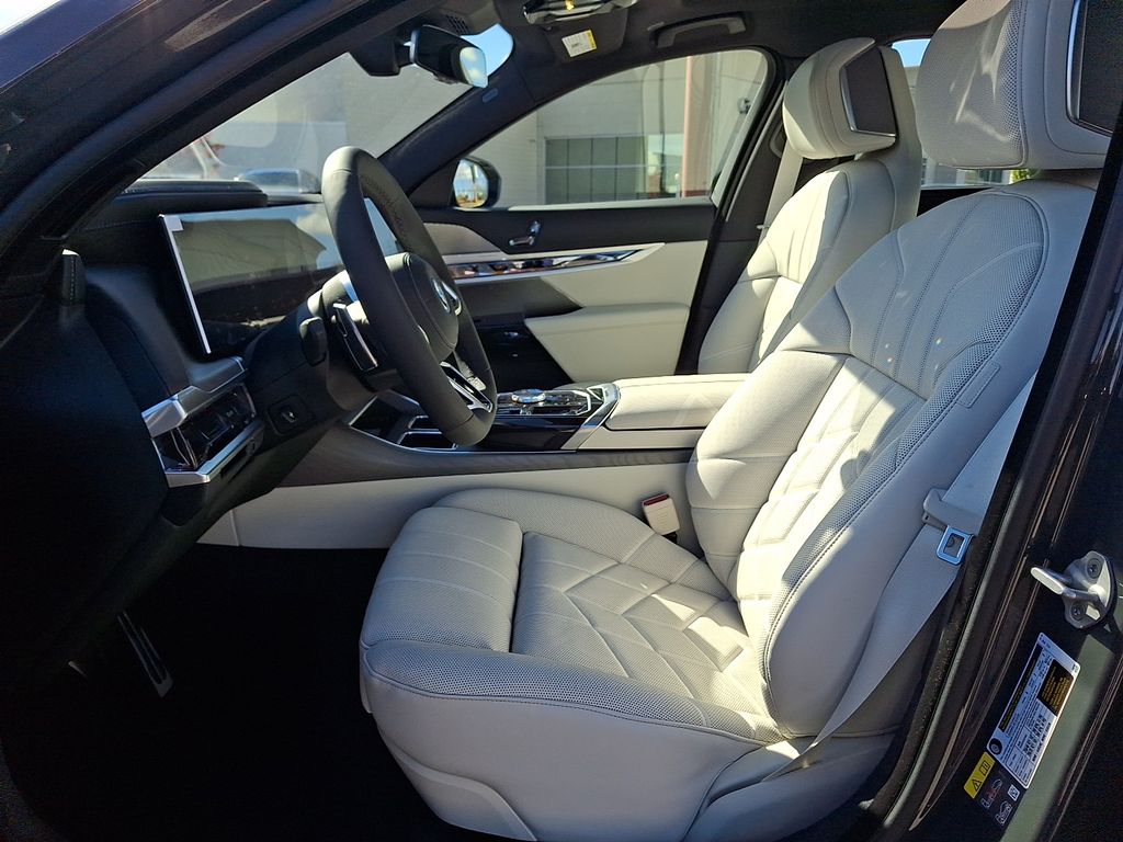 2026 BMW i7 60 - Photo 12