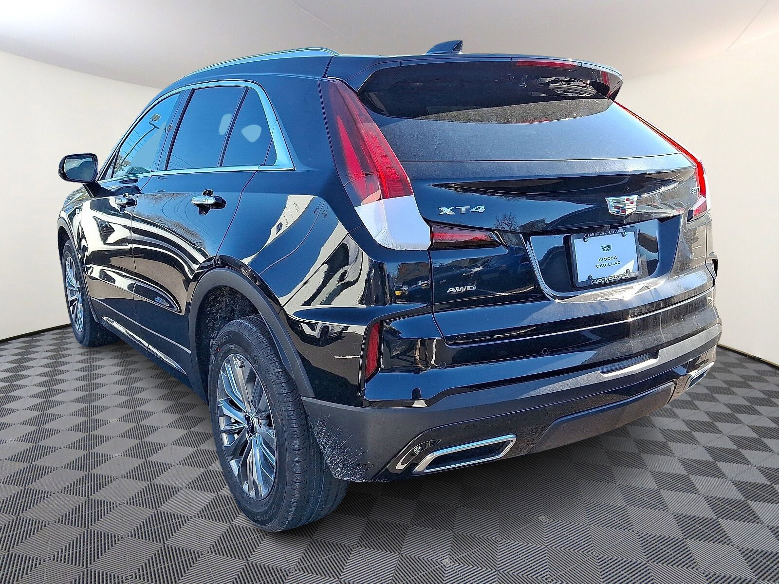 2025 Cadillac XT4 Premium Luxury photo 3