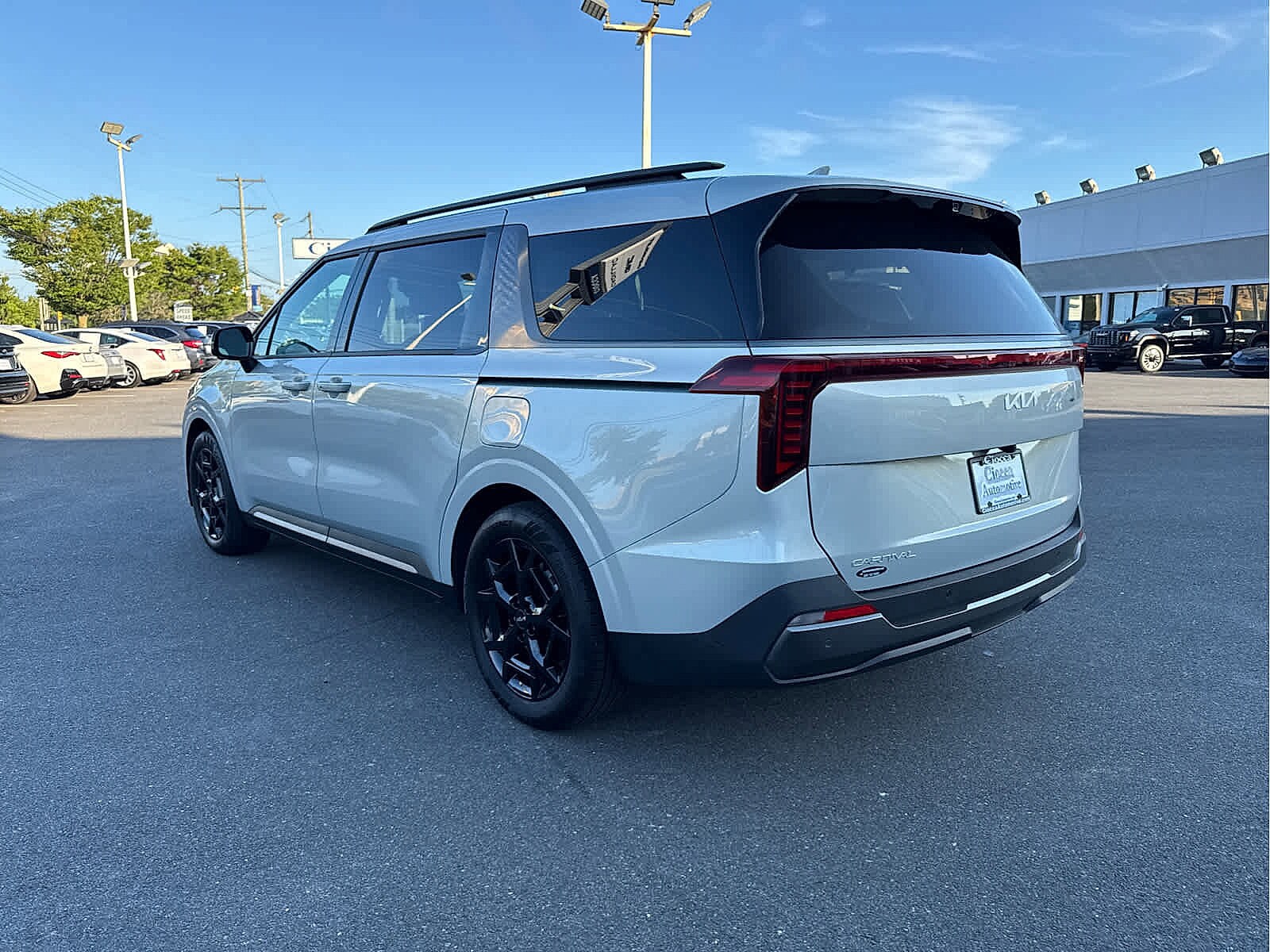 2025 Kia Carnival SX Prestige photo 4