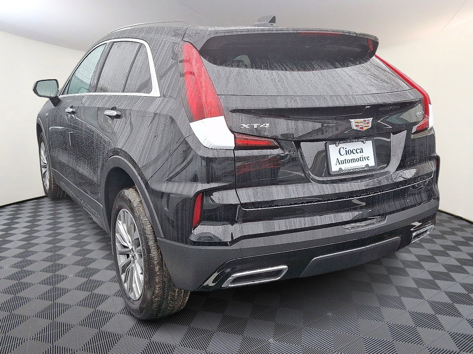 2025 Cadillac XT4 Premium Luxury photo 3