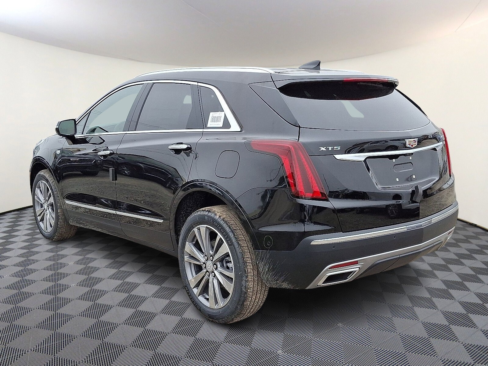 2025 Cadillac XT5 Premium Luxury photo 3