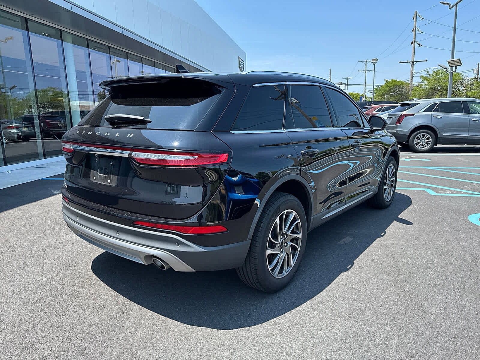 2021 Lincoln Corsair Standard photo 4