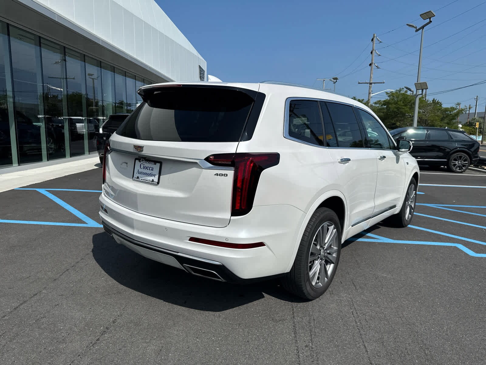 2023 Cadillac XT6 Premium Luxury photo 2