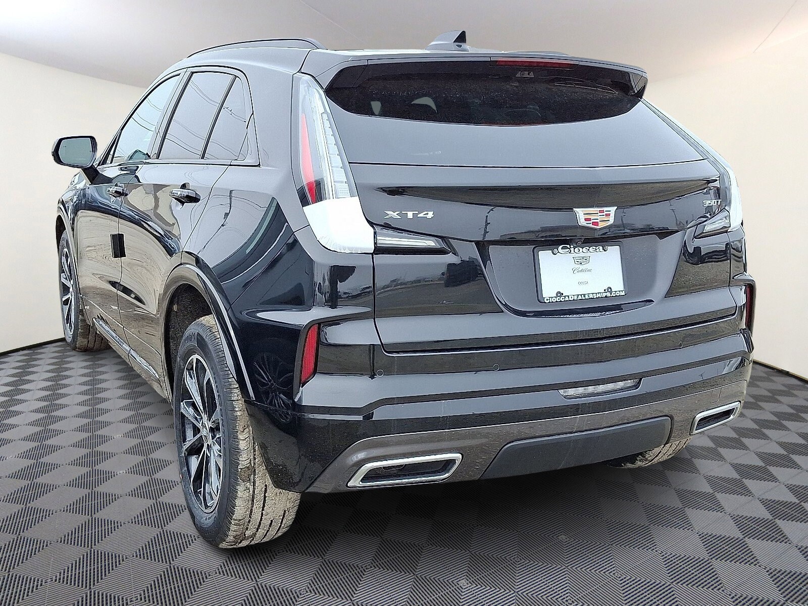 2025 Cadillac XT4 Sport photo 3