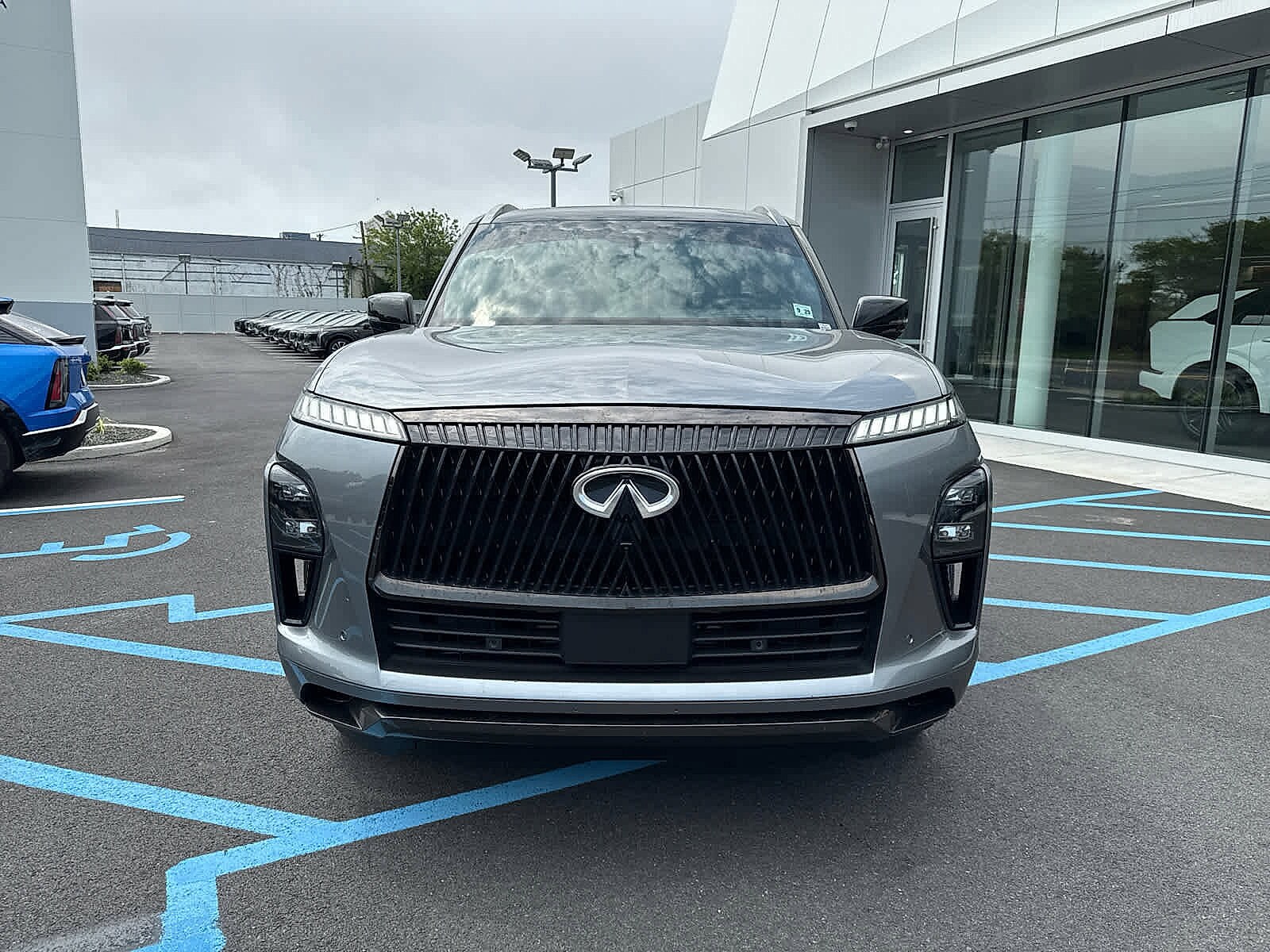 2025 Infiniti QX80 photo 2