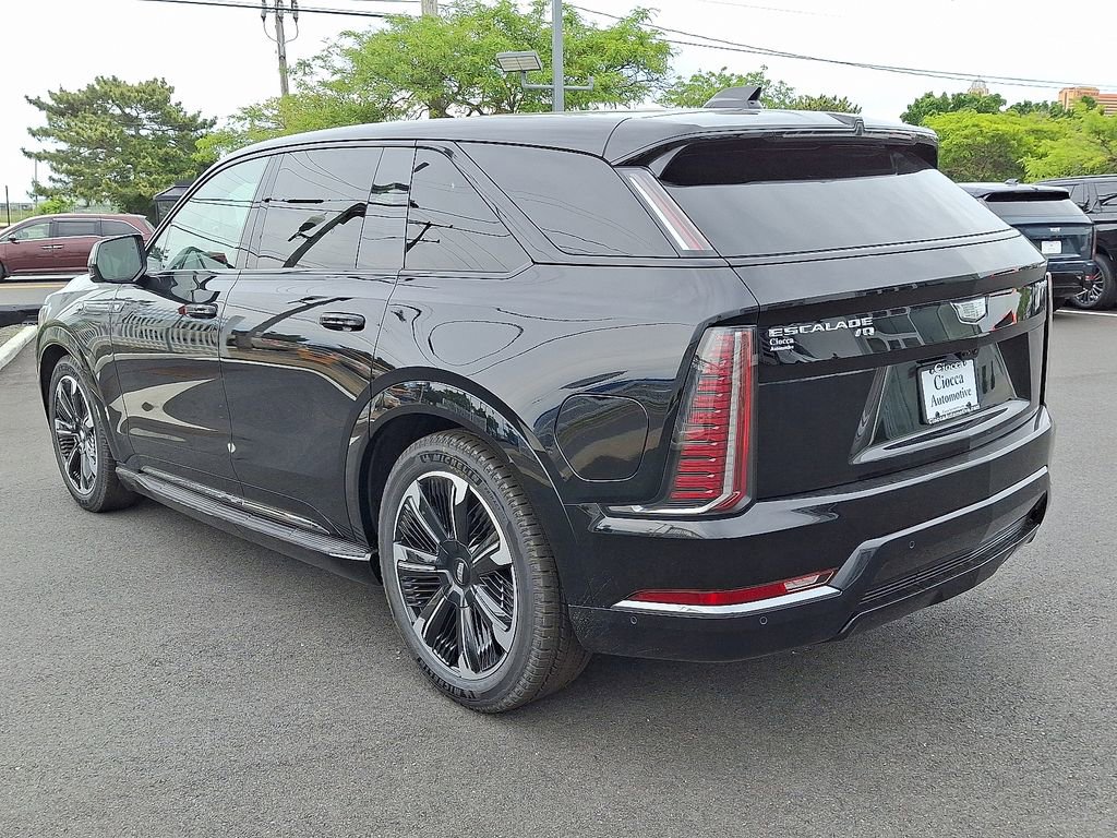 2025 Cadillac Escalade IQ Sport photo 2