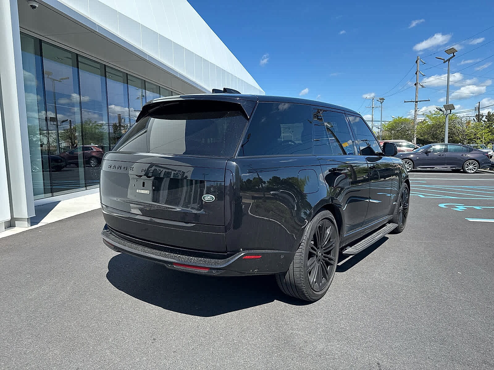 2023 Land Rover Range Rover SE photo 4