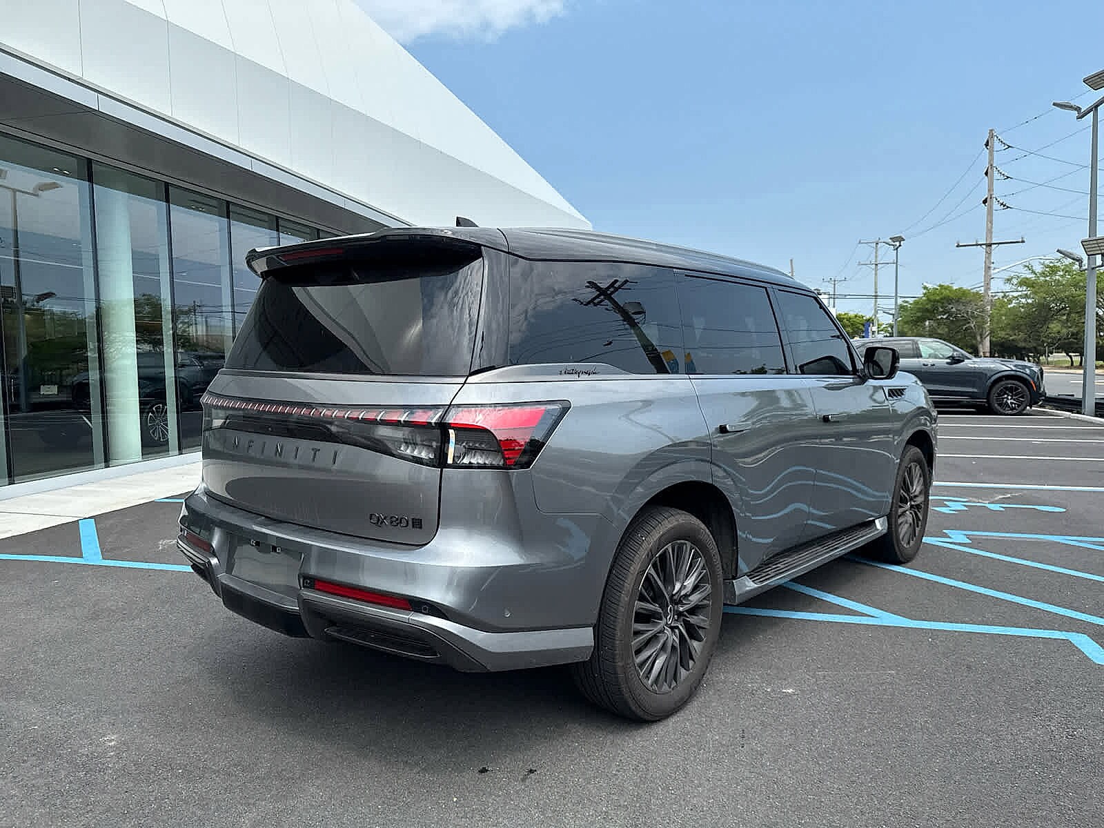 2025 Infiniti QX80 photo 4
