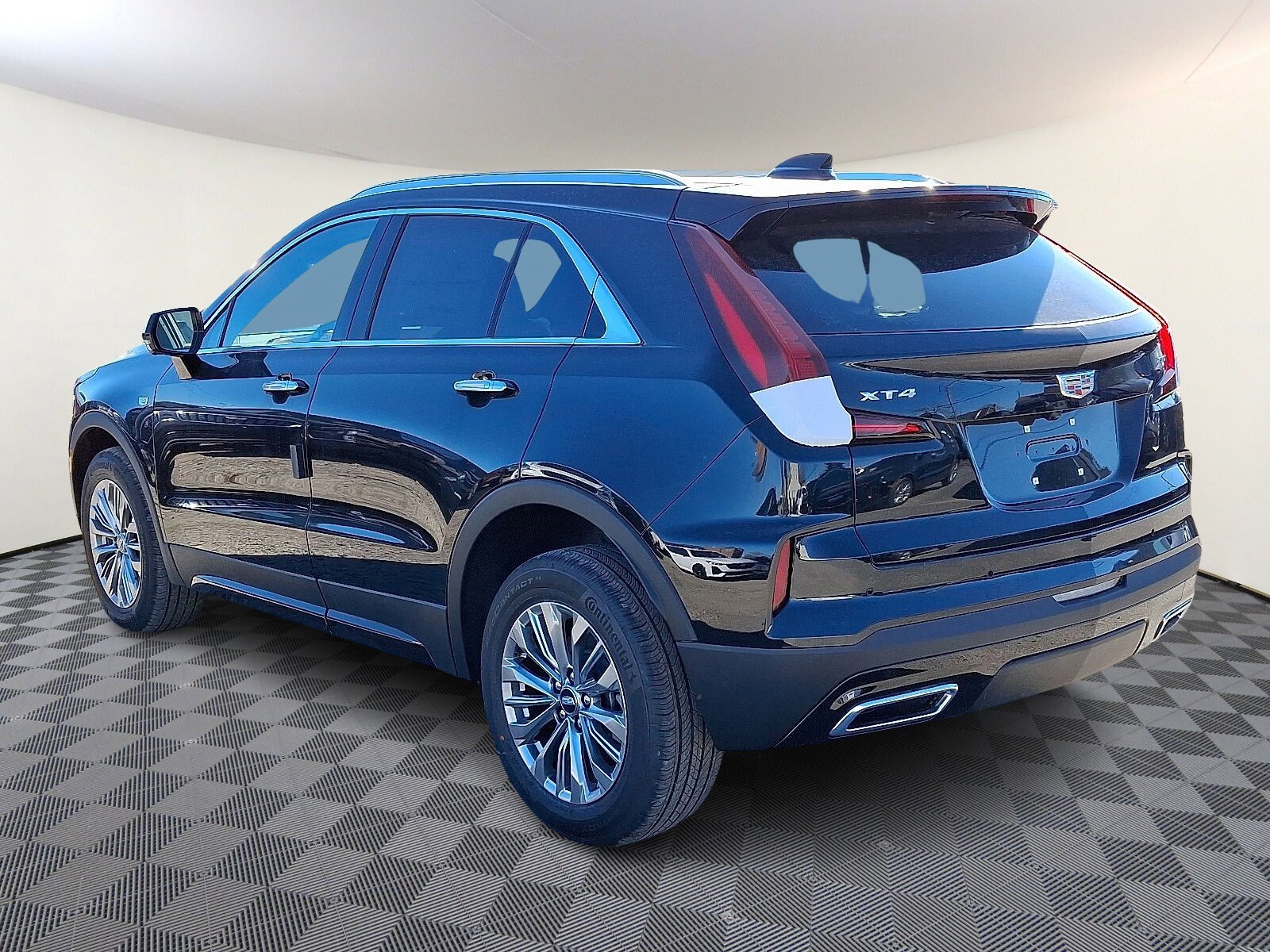 2025 Cadillac XT4 Premium Luxury photo 3