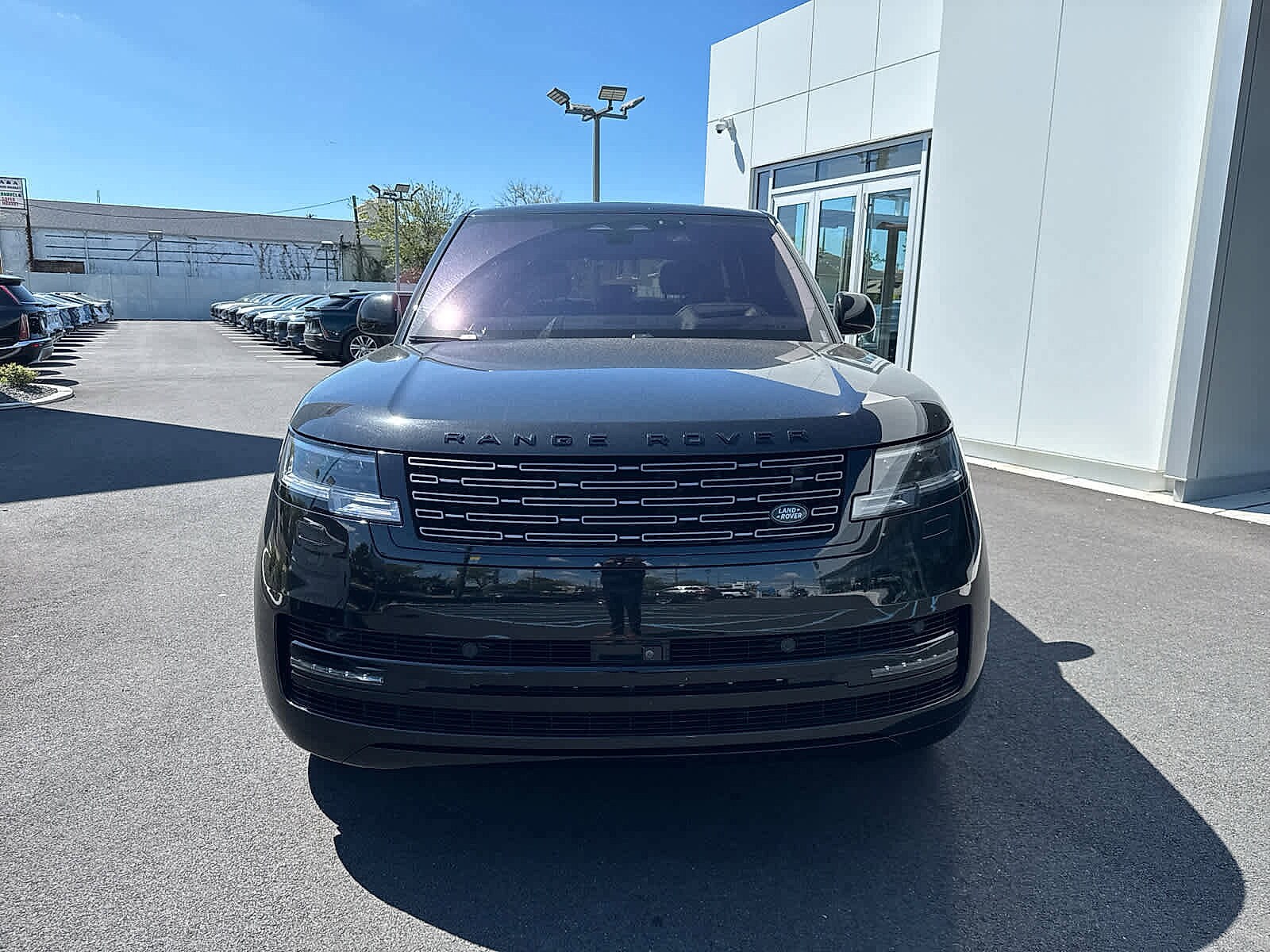 2023 Land Rover Range Rover SE photo 2