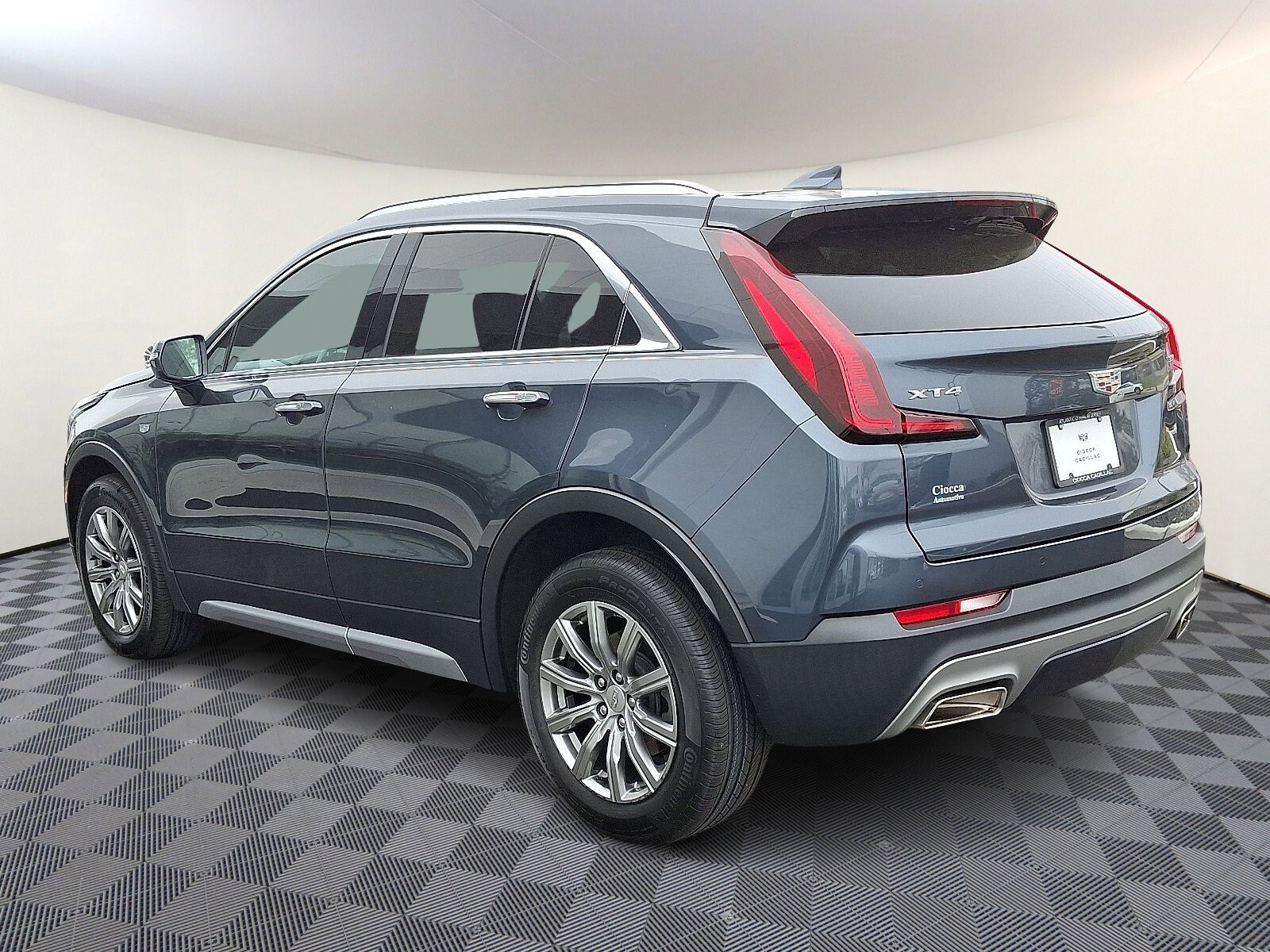 2021 Cadillac XT4 Premium Luxury photo 2