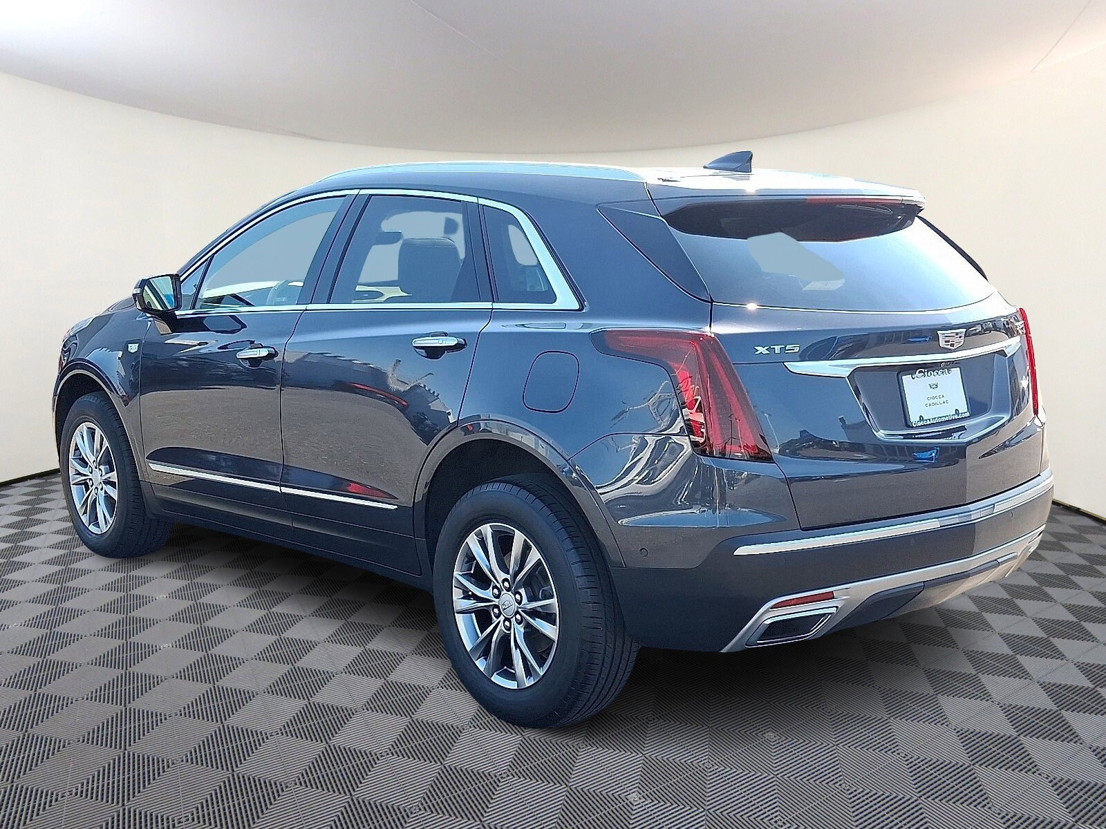 2022 Cadillac XT5 Premium Luxury photo 2