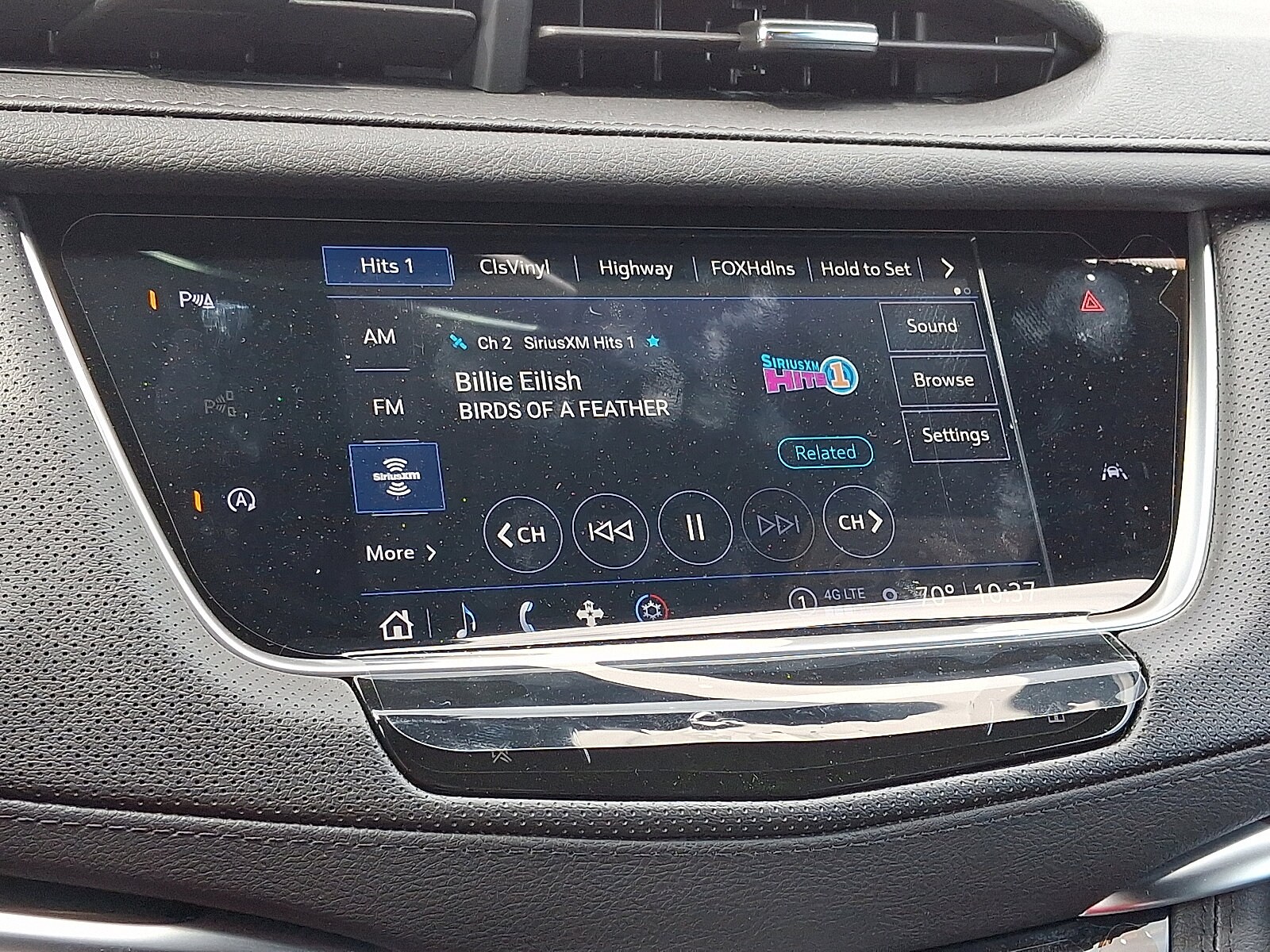 2025 Cadillac XT6 Luxury photo 3