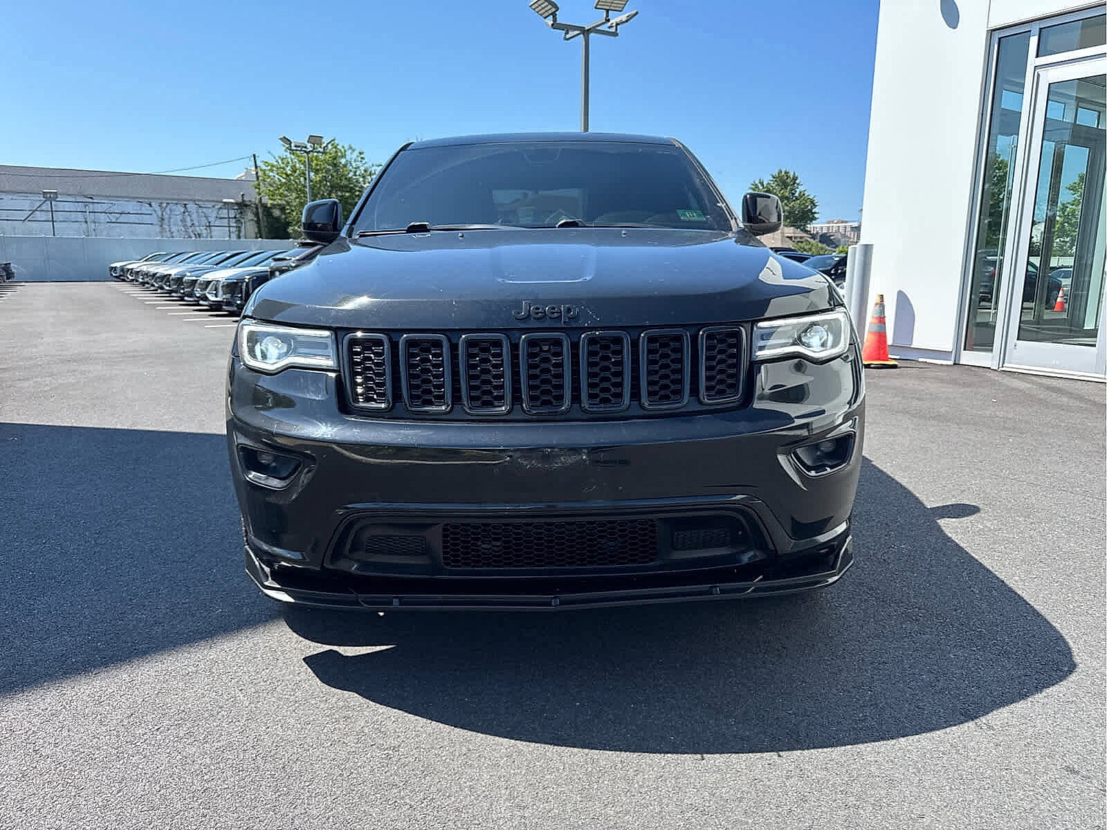 2018 Jeep Grand Cherokee Laredo photo 2