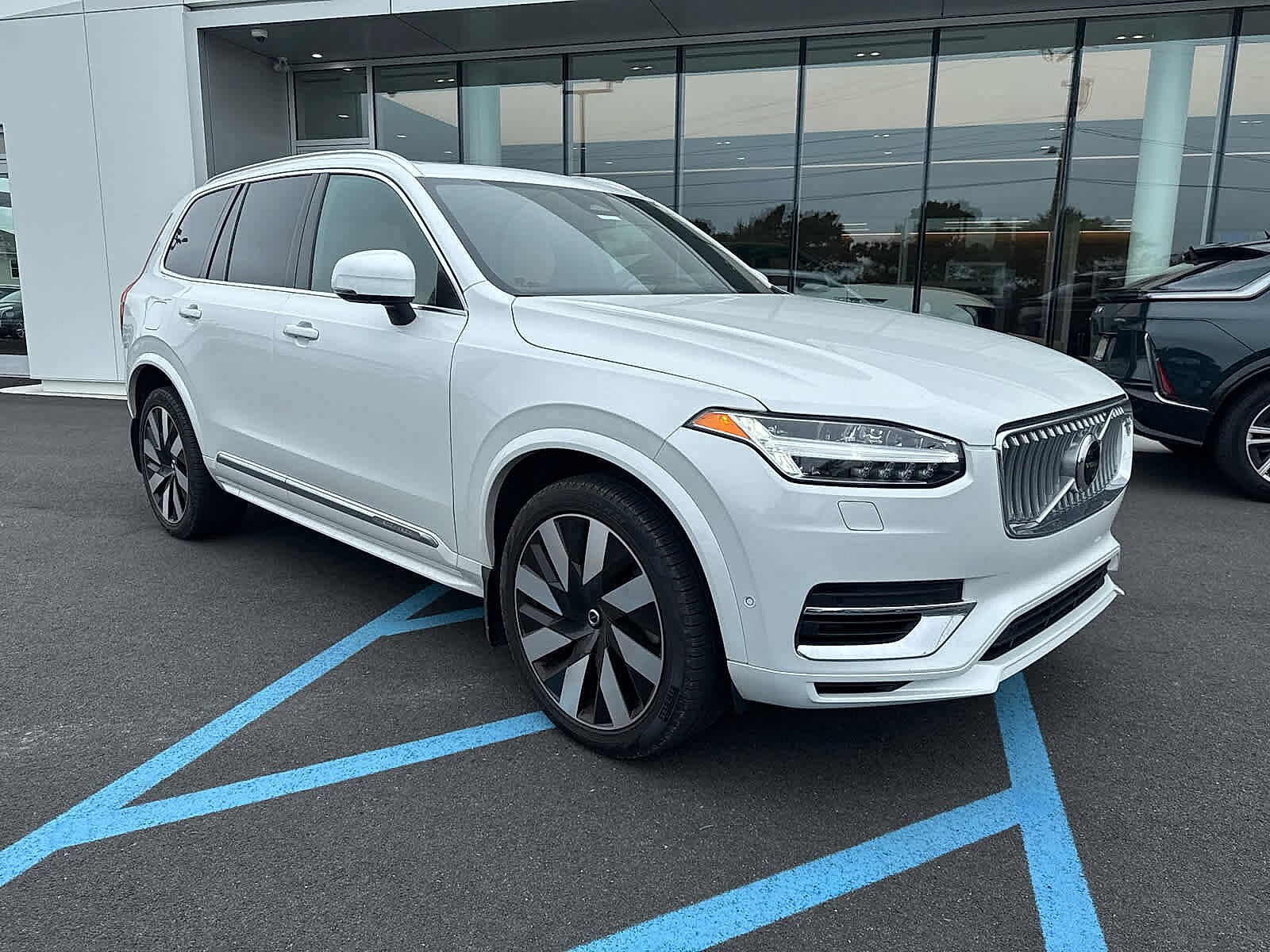 2023 Volvo XC90 Recharge Ultimate photo 3