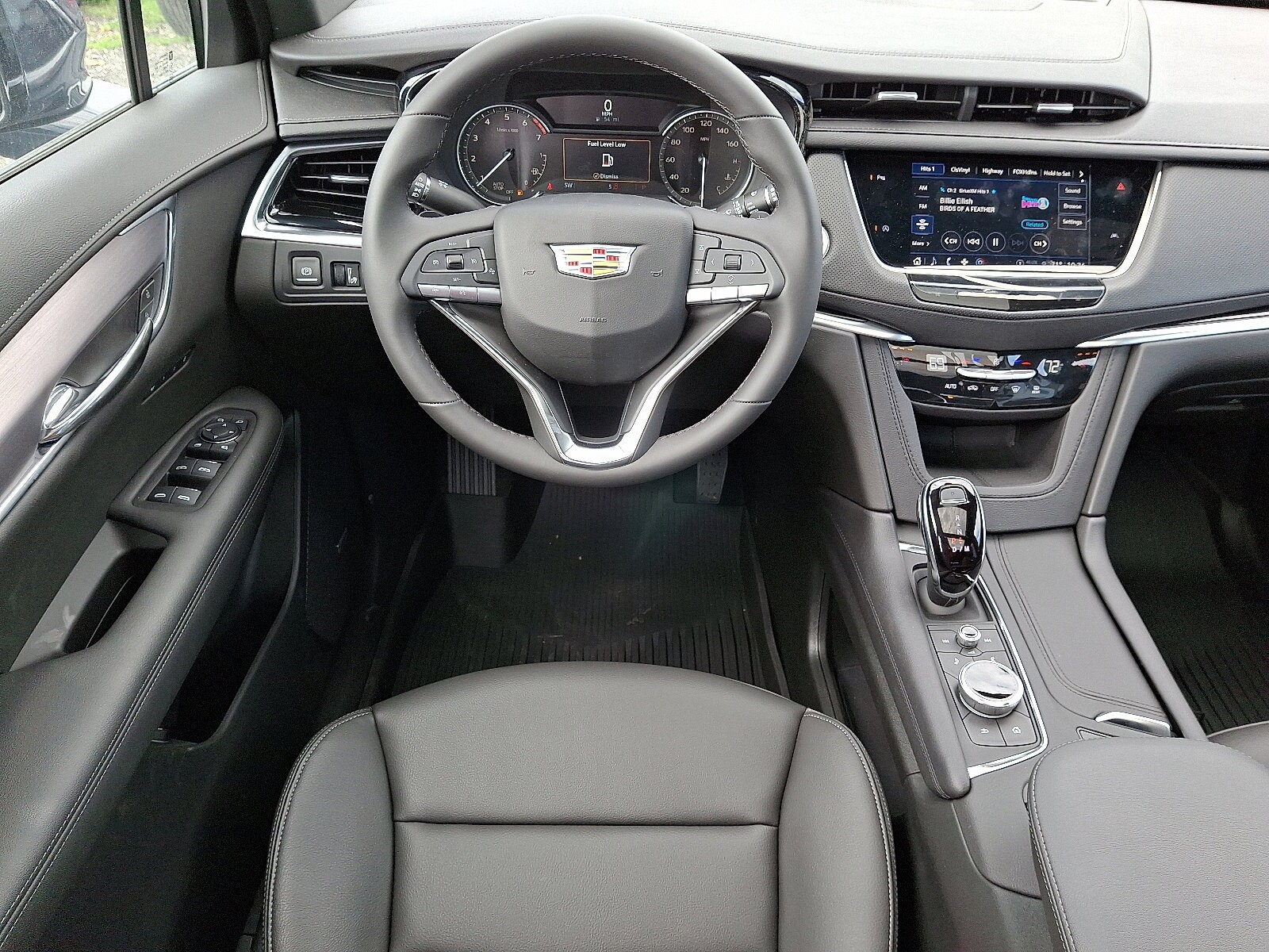 2025 Cadillac XT6 Luxury photo 2