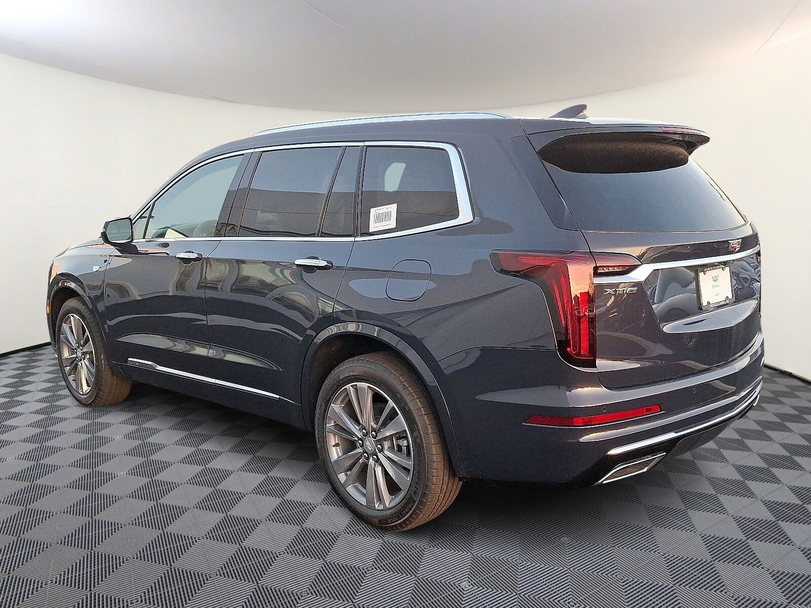 2025 Cadillac XT6 Premium Luxury photo 3